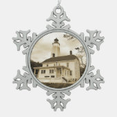 サンディフックライトハウス スノーフレークピューターオーナメント (正面)