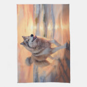 サンディポーズアラスカンマラムートドッグオンビーチサンセット キッチンタオル (縦)