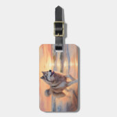 サンディポーズアラスカンマラムートドッグオンビーチサンセット ラゲッジタグ (正面縦)