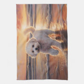 サンディポーズビコンフリースドッグオンビーチサンセット キッチンタオル (縦)