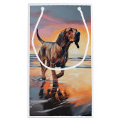 サンディポーズブラッドハウンドグオンビーチサンセット スモールペーパーバッグ (裏面)