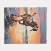 サンディポーズブラッドハウンドグオンビーチサンセット フリースブランケット (正面(横))