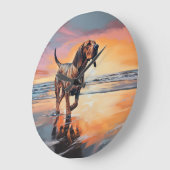 サンディポーズブラッドハウンドグオンビーチサンセット ラージ壁時計 (傾斜)