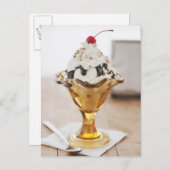 サンデーのクローズアップとさくらんぼの上面 ポストカード (正面/裏面)