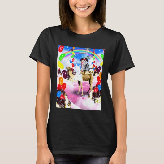 サンデーを持ったラクダに乗る猫 Tシャツ (正面)