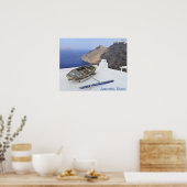 サントリーニの家の屋根の古いボート ポスター (キッチン)