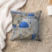 サントリーニ、ギリシャ。鐘楼と青いドーム クッション (ブランケット)