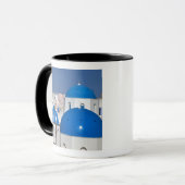 サントリーニ、ギリシャ。鐘楼と青いドーム マグカップ (正面左)