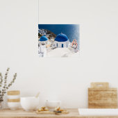 サントリーニ – Oiaポスターの青いドーム教会 ポスター (キッチン)