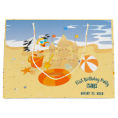 サンドキャッスルビーチおもしろい男の赤ちゃん誕生日パーティー ラージペーパーバッグ (正面)