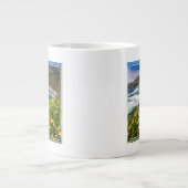 サンドダラー海岸の上の花 ジャンボコーヒーマグカップ (正面)