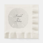 サンドドルニュートラルビーチをテーマにしたカスタム 縁ありランチョンナプキン (正面)