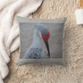 サンドヒルクレーンの顔のクローズアップ クッション (ブランケット)