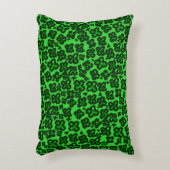 サンパトリックのシャムロック型ヒョウ柄 アクセントクッション (正面(垂直))