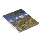 サンフアン山脈と《植物》アスペンの木のフォールカラー ノートパッド (アングル)