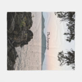 サンフアン諸島 – 月がサイプレス島の上に上昇 フリースブランケット (正面(横))