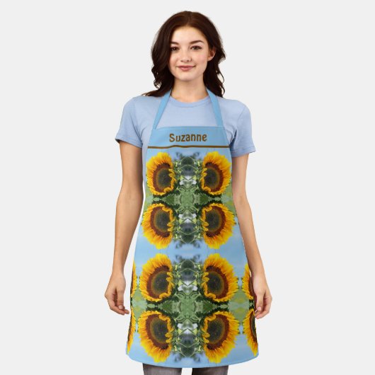 サンフラワーインサンシャインパーソナライズされたフローラ エプロン (着用した状態)