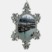 サンフランシスコとピア39シーライオンズシティスカイライン スノーフレークピューターオーナメント (左)