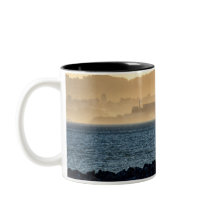 サンフランシスコのアルカトラズ島にかかるゴールデンヘイズ アート