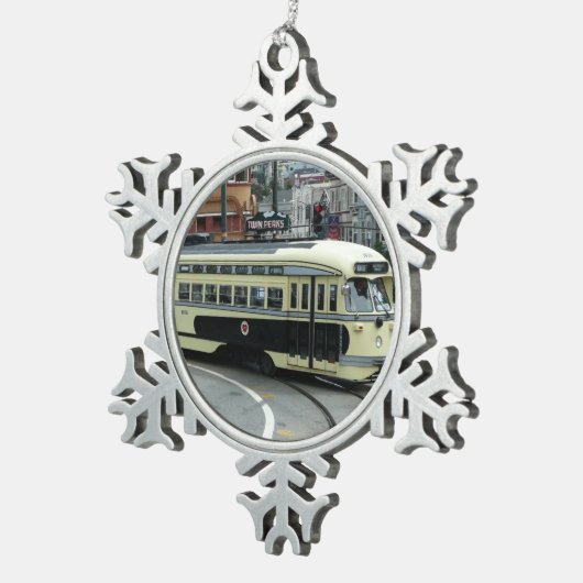 サンフランシスコのケーブルカー スノーフレークピューターオーナメント (右)