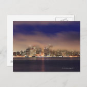サンフランシスコのスカイラインは夜の霧の中。 ポストカード (正面/裏面)