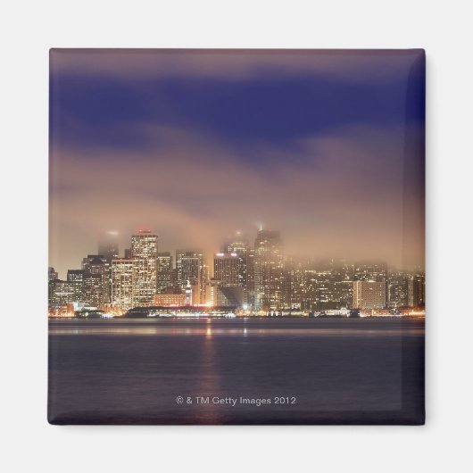 サンフランシスコのスカイラインは夜の霧の中。 マグネット (正面)