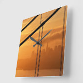 サンフランシスコの前のゴールデンゲートブリッジ スクエア壁時計 (傾斜)