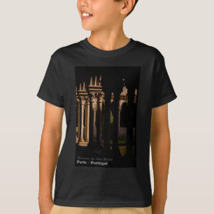 サンベントまたはサンベネディクトゴシック様式の回廊 Tシャツ