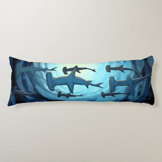 サンボールでシルエットしたサメプリント ボディピロー (正面)