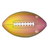 サンライズの草深い丘にかわいい白いバニーラビット アメリカンフットボール (正面)