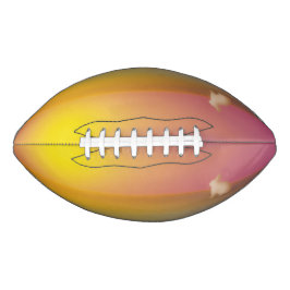 サンライズの草深い丘にかわいい白いバニーラビット アメリカンフットボール