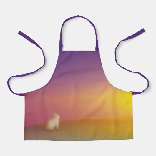 サンライズの草深い丘にかわいい白いバニーラビット エプロン (正面)