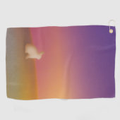 サンライズの草深い丘にかわいい白いバニーラビット ゴルフタオル (横)