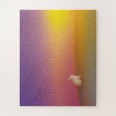 サンライズの草深い丘にかわいい白いバニーラビット ジグソーパズル (縦)