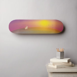 サンライズの草深い丘にかわいい白いバニーラビット スケートボード