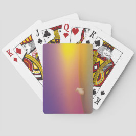 サンライズの草深い丘にかわいい白いバニーラビット トランプ