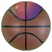 サンライズの草深い丘にかわいい白いバニーラビット バスケットボール (右)