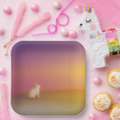 サンライズの草深い丘にかわいい白いバニーラビット ペーパープレート (パーティー)