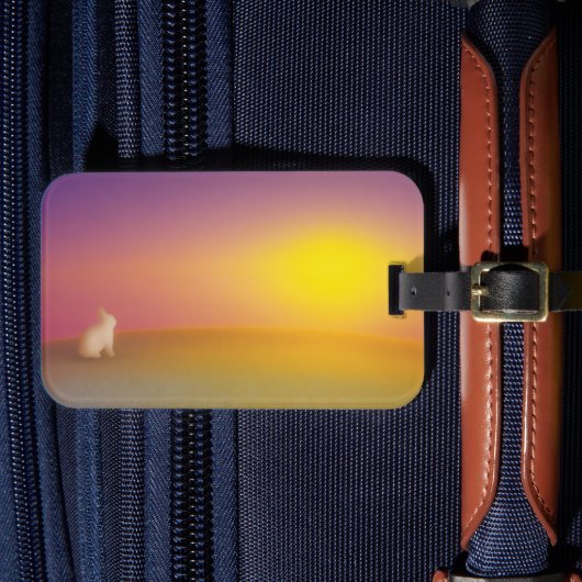 サンライズの草深い丘にかわいい白いバニーラビット ラゲッジタグ (正面インサイチュ4)