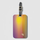 サンライズの草深い丘にかわいい白いバニーラビット ラゲッジタグ (正面縦)