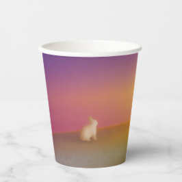 サンライズの草深い丘にかわいい白いバニーラビット 紙コップ