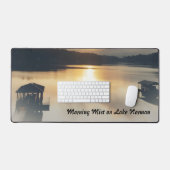 サンライズモーニングミストレイクランドスケープフォト デスクマット (キーボード&マウス)