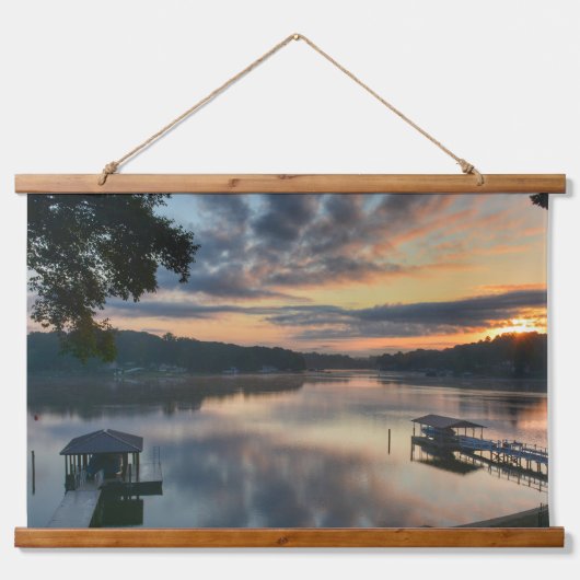 サンライズレイクビューシーニックウォーターフロントフォト 吊り下げ型タペストリー (正面)