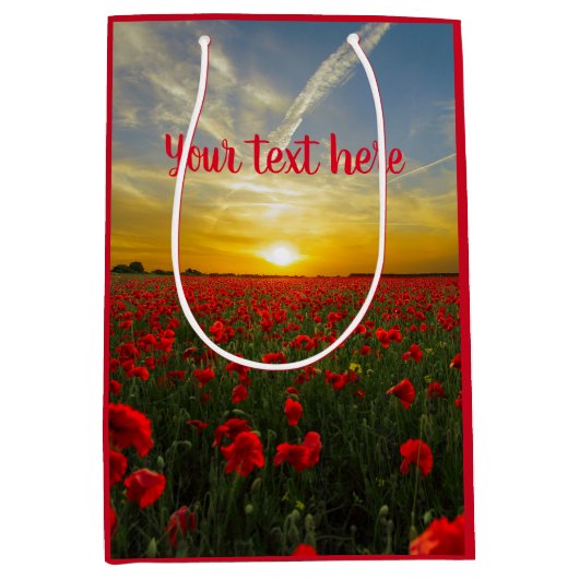 サンライズ写真の美しい赤いポピー畑 ミディアムペーパーバッグ (正面)