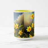 サンライト開花:フルグローリーの黄金の水仙 マグカップ (中央)