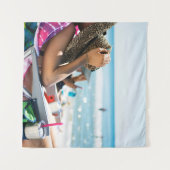 サンラウンジで寝転がって顔を覆う女  タペストリー (正面(横))