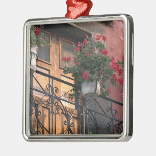 サン·ミゲル·デの通り上のアーキテクチャ メタルオーナメント (左)