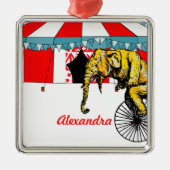 サーカスの象の記憶の中のサーカスの記念品 メタルオーナメント (正面)