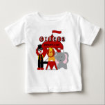 サーカスカスタマイズ誕生日Tシャツ ベビーTシャツ<br><div class="desc">お子様の名前と年齢をカスタマイズ可能なサーカス赤と白誕生日Tシャツとボディスーツに追加してから注文。彼もしはピエロ、ライオン、ゾウ、そして大きなトップサーカスを愛し、サーカスの誕生日招待状にマッチするこの可愛くてカラフルのサーカスのテーマティーを愛し赤と白ている！</div>
