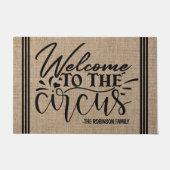 サーカパーソナライズされたスへようこそ名前を追加 ドアマット (正面)